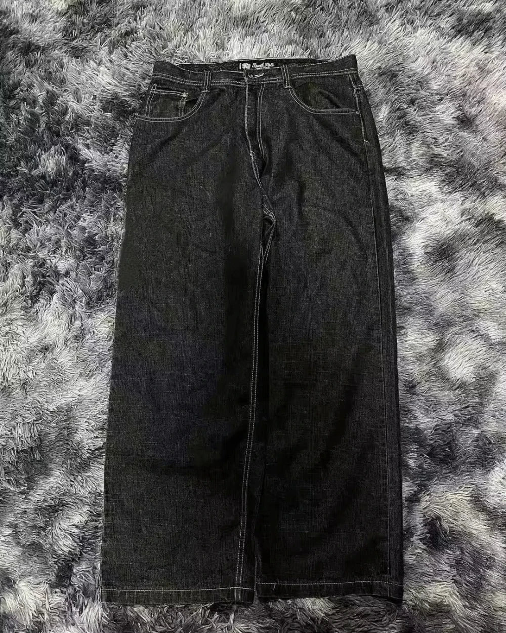 Loose Fit Embroidered Wide-Leg Jeans
