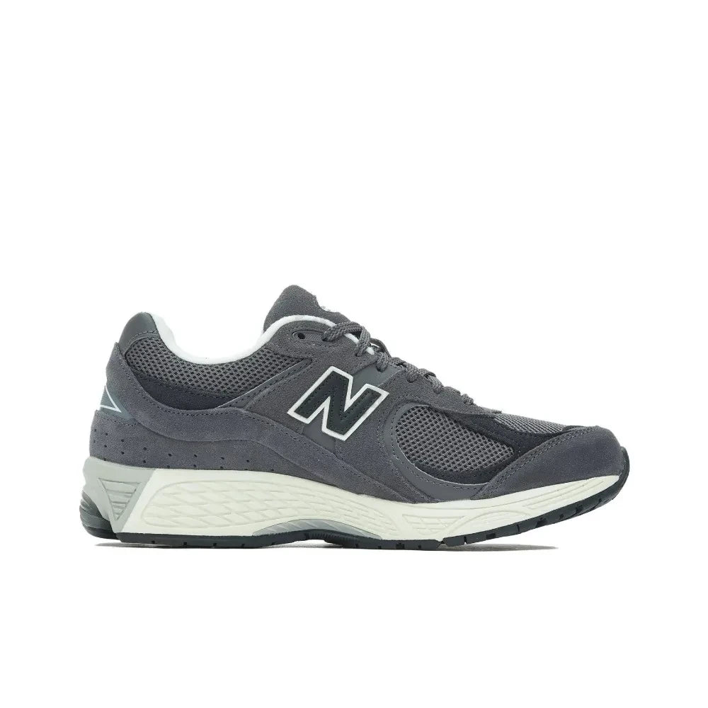 New Balance 2002R Low-Top Sneakers
